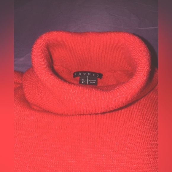 Theory muted red Knit turtleneck 100% Cashmere Sweater. Size Small. EUC. - Picture 8 of 8